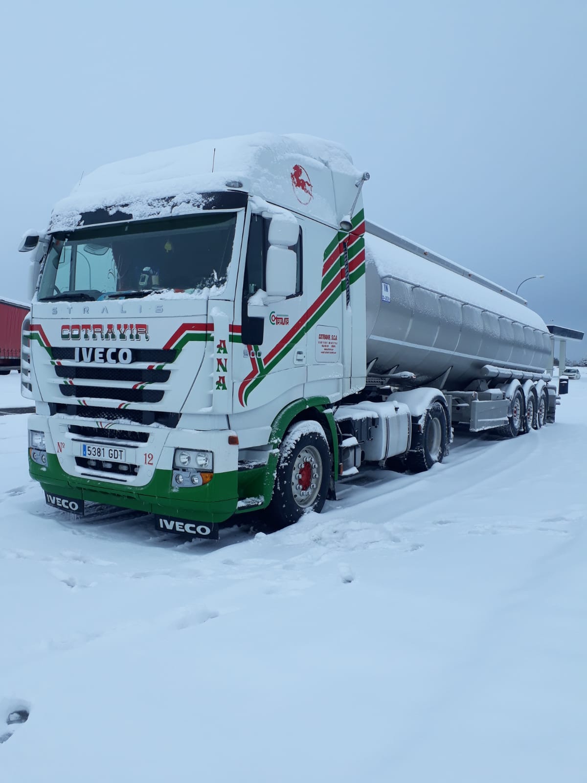 camion cisterna nevado