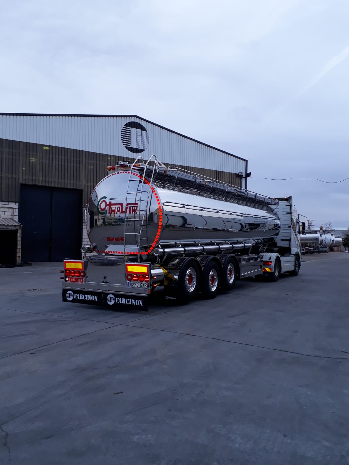 cisterna trasera nublado